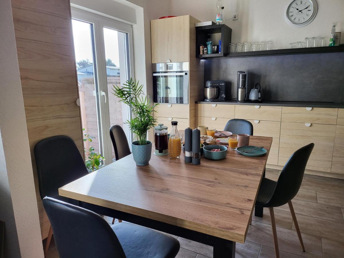 מגדבורג Modernes Behagliches Haus Mit Kamin, Terrasse Und Garten מראה חיצוני תמונה
